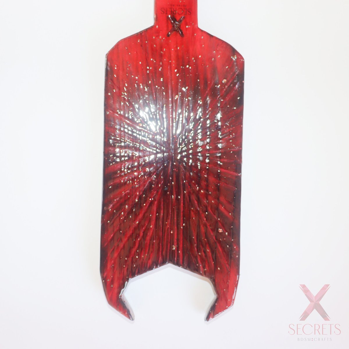 X_SECRETS_'s tweet photo. Ja disponible la nostra nova pala de #spanking, DEVIL, obra d'art #BDSM. Realitzada en fusta massissa cremada per a més duresa i envernissada. Possibilitat de personalització completa.

https://t.co/FVi1uWM22k

#càstig #dominant #dolor #sumision #azots #mistress #master https://t.co/xqLUuRkQ8y