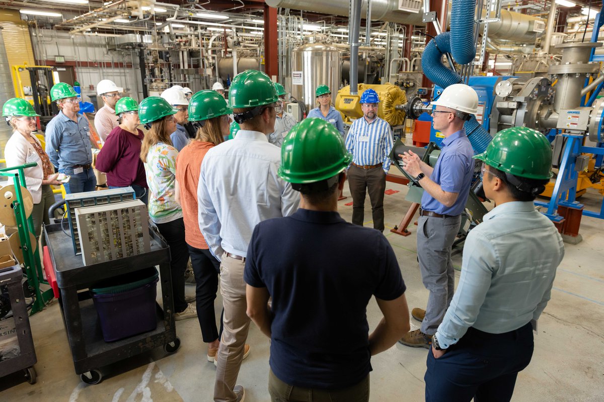 NatLabRockies's tweet image. Apply by 1/9 for our Energy Executives Leadership Program! Energy Execs brings together professionals from business, government, and nonprofits, giving them the tools and expertise. Apply ➡️ bit.ly/4j8eHhF