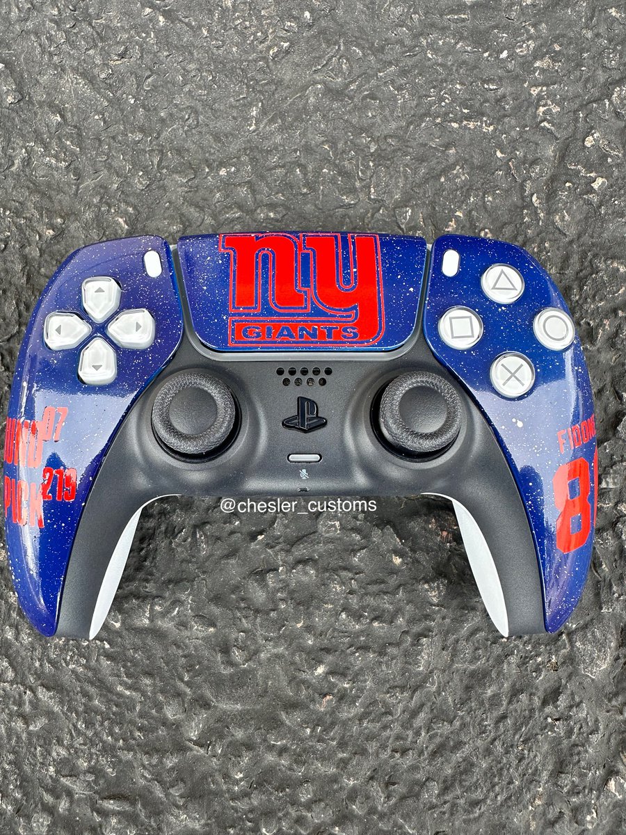 Chesler_Customs's tweet photo. Requested custom controller for New York Giants TE @ThomasFidone 🏈🎮 

Instagram: @ chesler_customsllc https://t.co/LLzaBklJiv