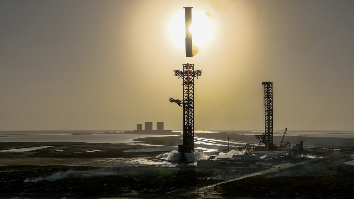 ApoStructura's tweet photo. I think most people have “future fatigue” where they expect these predictions to never pan out.

But this time is different: it’s driven organically and profitably by private entities.

Space colonization is no longer at the whims of political will, it’s finally happening. https://t.co/wStXhEk1MA
