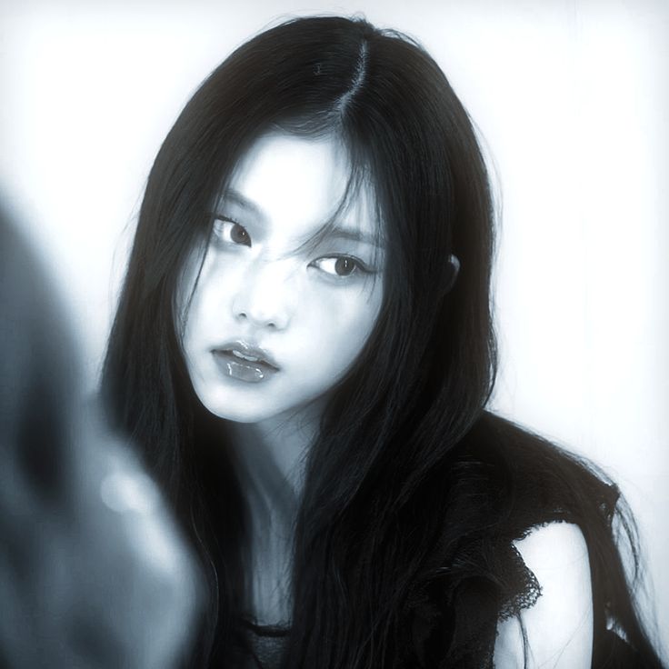 mtteresaa_'s tweet image. the face                          the body