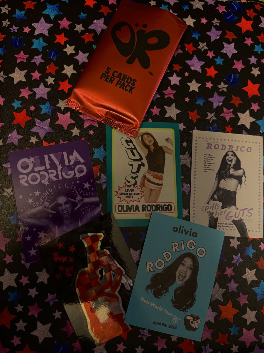 feelingsour_'s tweet photo. Trading card pack came in and they’re so perfect😍 https://t.co/8r9Thv7UQ5