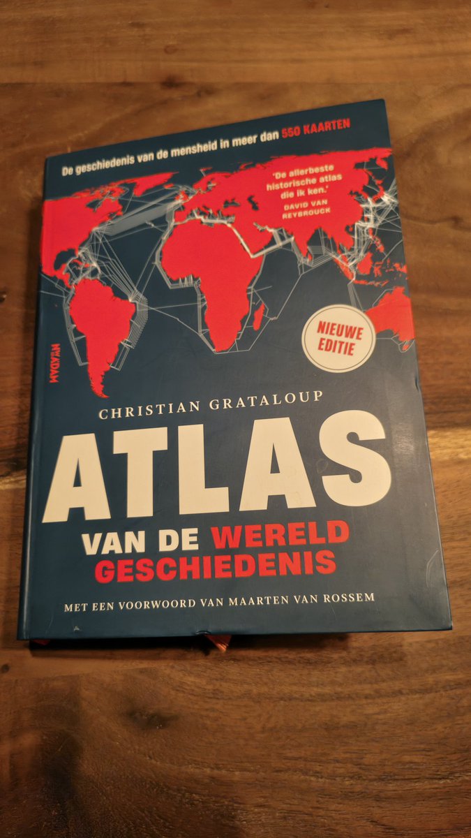 Cortes's tweet image. Grasduinen in mijn kerstkadootje: wat een prachtig boek vol met historische kaarten.