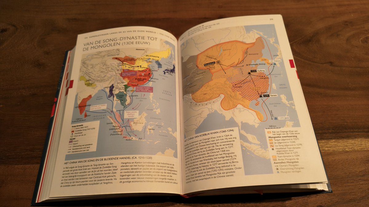 Cortes's tweet image. Grasduinen in mijn kerstkadootje: wat een prachtig boek vol met historische kaarten.