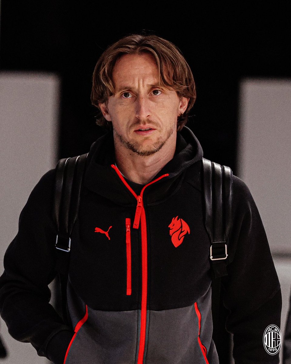 No se ustedes pero yo quiero esa chaqueta aunque en confección pirata. Una simple belleza 😍👌🔥❤️🖤