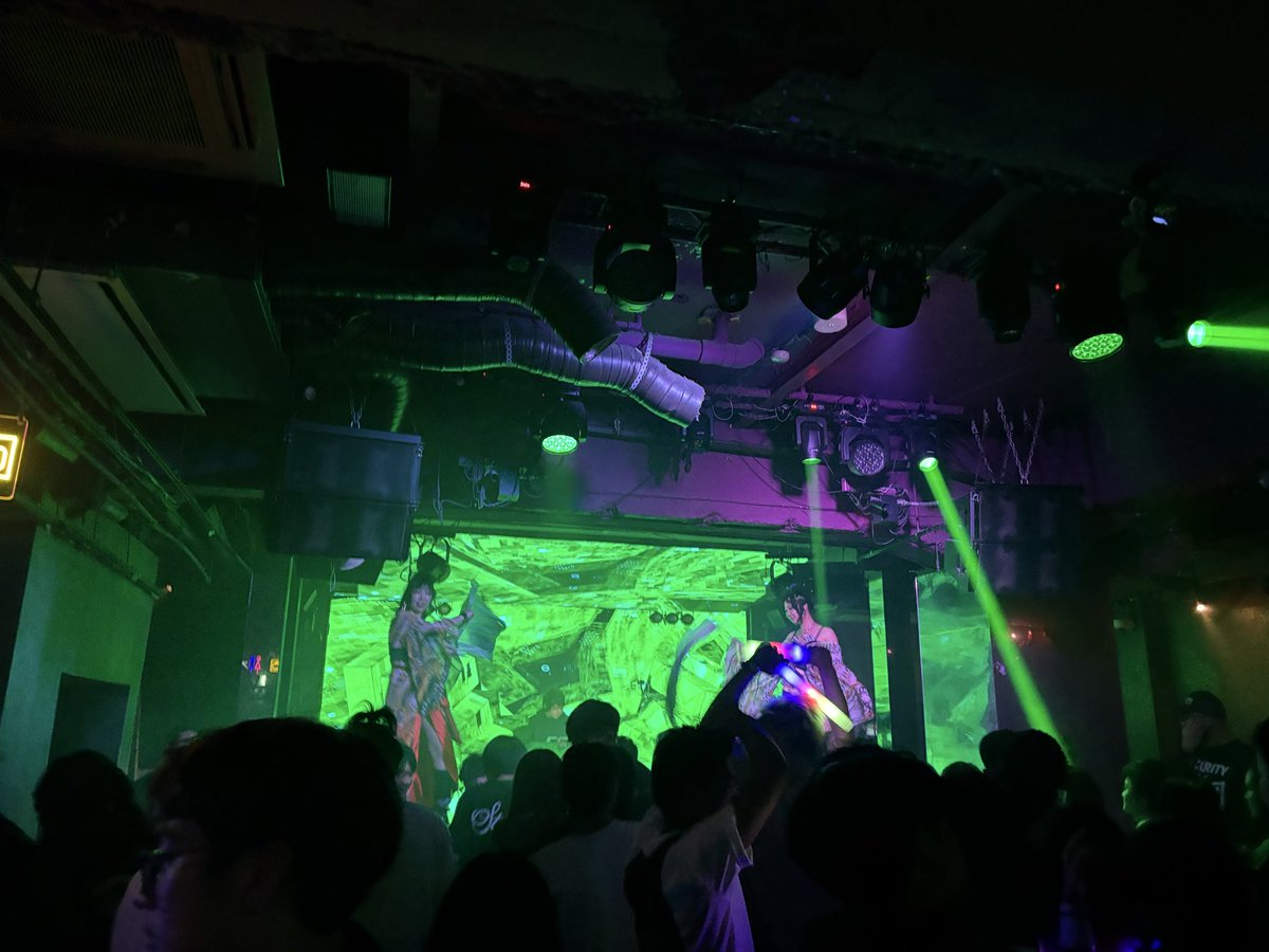 クラブ来たら100喧嘩なる🤮