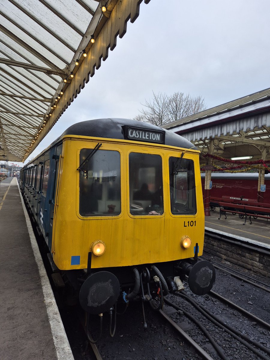 Westfield113594's tweet image. Class 122 55001 and Class 110 51842 on the East Lancs Railway 31st Dec 2025 my vid
#class122 #class110 #dmu #trains #eastlancashirerailway