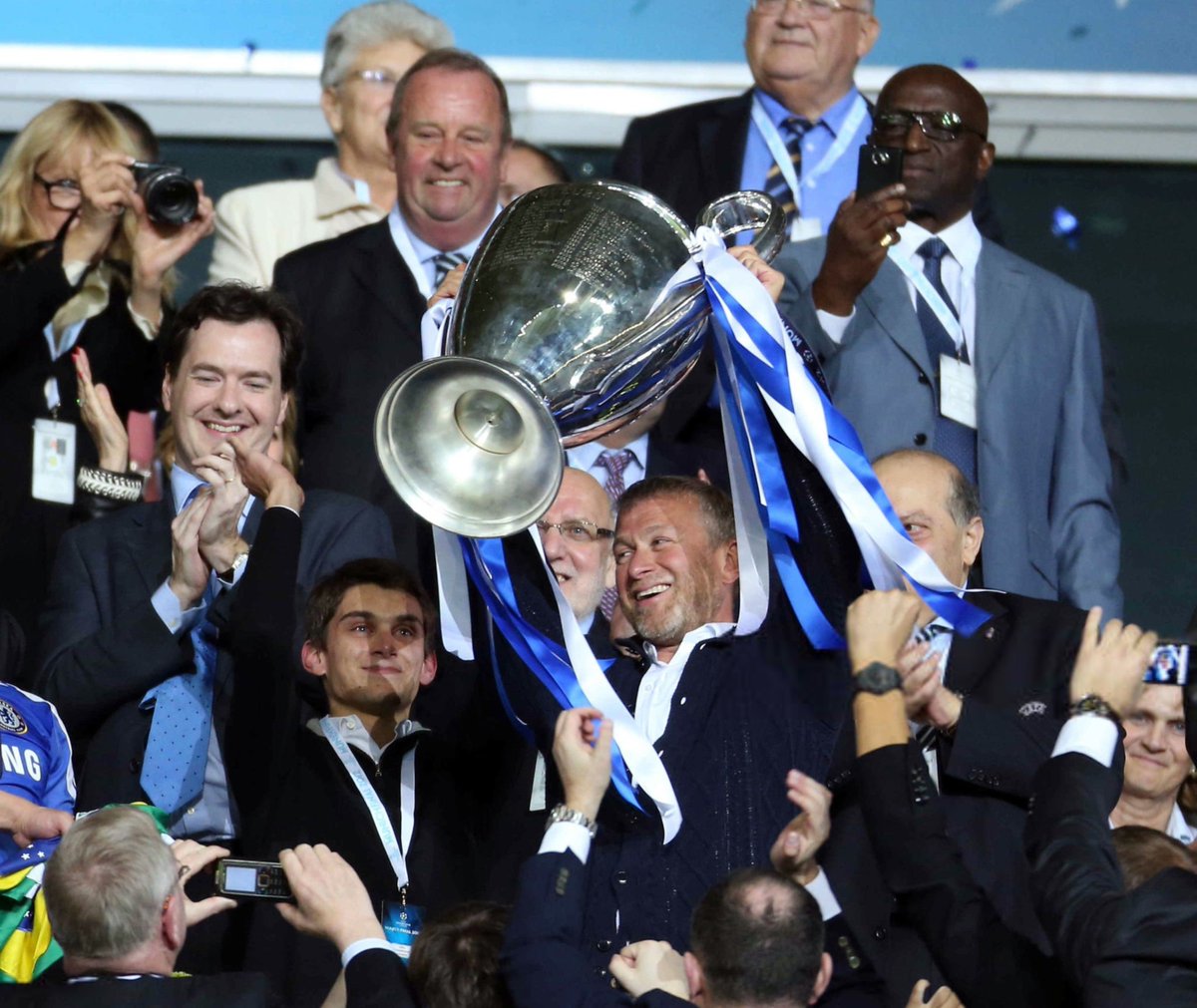 CFCWasi's tweet image. Let’s be honest. The day Roman Abramovich was forced to sell Chelsea, deep down we knew no one could ever replace him. He didn’t see the club as a business but as a passion. That’s why he made ruthless decisions, signed world-class players, and hired elite managers to win.

With…