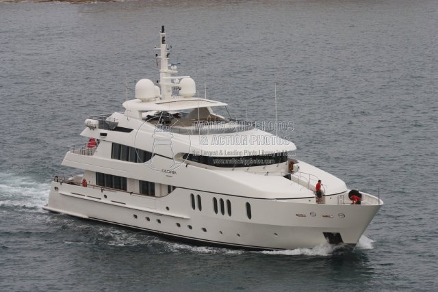 Shipguru's tweet photo. #spanishbuilt #yacht #GLORIA_TERESA #Entering #grandharbourmalta - 04.05.2010 - https://t.co/nfgboxcB5B - NO PHOTOS can be used or manipulated without our permission @YachtingMag @YachtspotterCom @yachtingmonthly @ybw @GrandHMarina @worldshipsoc @ShippingTV @Shipping_Herald https://t.co/FKMBr9W38C