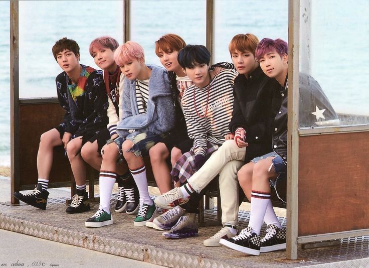 BTSxBRAZIL's tweet image. Pesquisa IBGE: Qual foi o seu primeiro comeback do BTS? 🤔

Eu começo — YNWA (2017) 🌸

BTS IS COMING 
BTS BTS BTS
2026 YEAR OF BTS AND ARMY
#BTSComeback2026