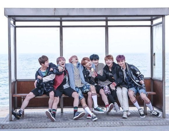 BTSxBRAZIL's tweet image. Pesquisa IBGE: Qual foi o seu primeiro comeback do BTS? 🤔

Eu começo — YNWA (2017) 🌸

BTS IS COMING 
BTS BTS BTS
2026 YEAR OF BTS AND ARMY
#BTSComeback2026