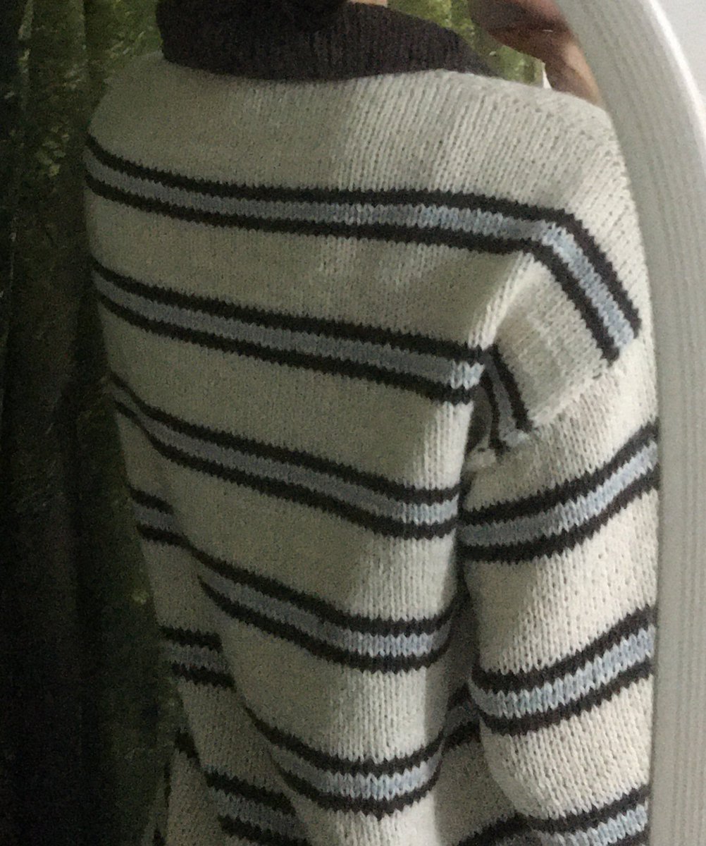 ✨️FO✨️
2025.12.09~2026.01.03
꼬박 16일, 약 40시간 걸린 어텀브리즈티 드디어 완성💗
넘 이쁘구 부드럽구 뿌듯해🥹
애착 스웨터 땅땅땅