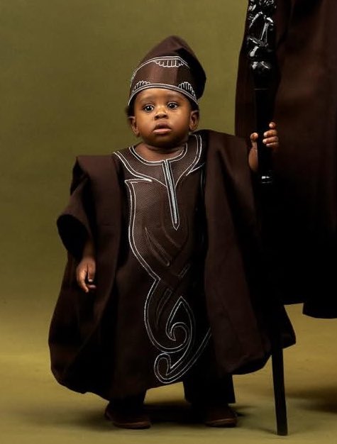 Yhemo Lee finally shows his son’s face🤗❤️😎