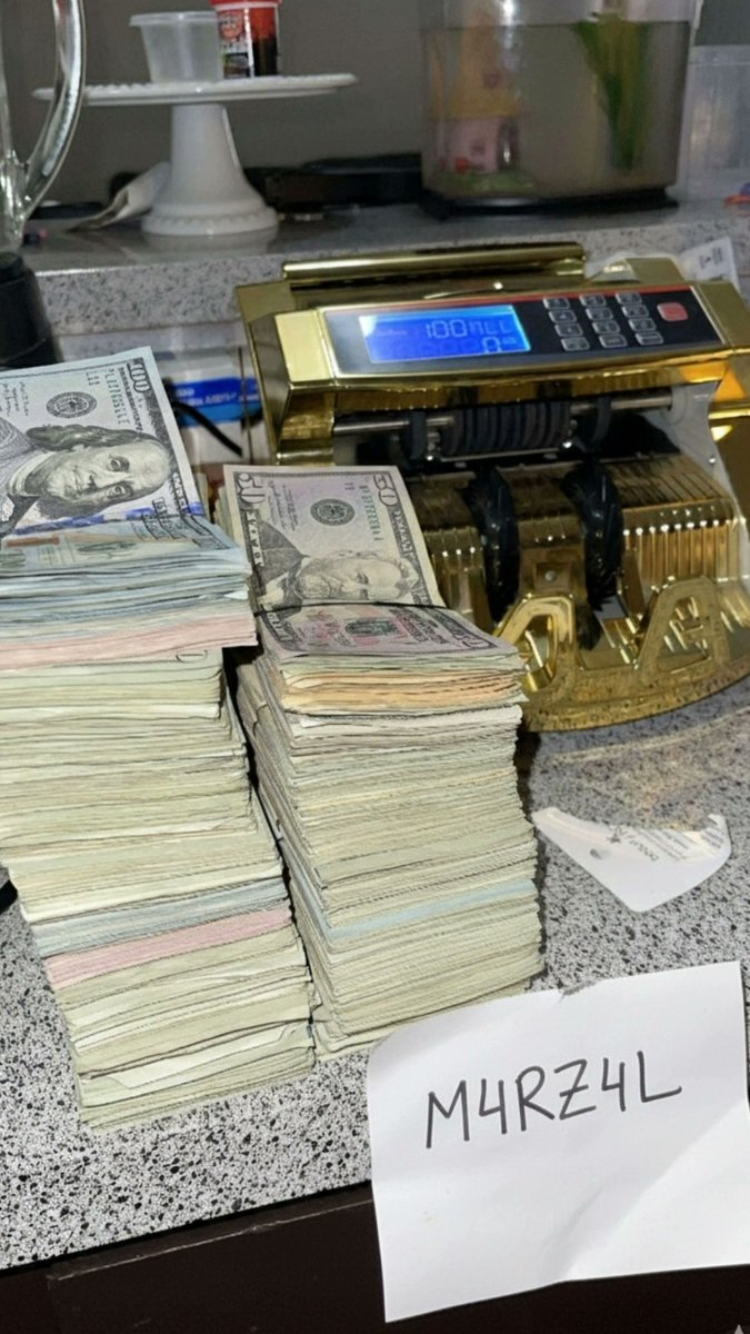My girl just like Kisha, she been thumbing through them bands