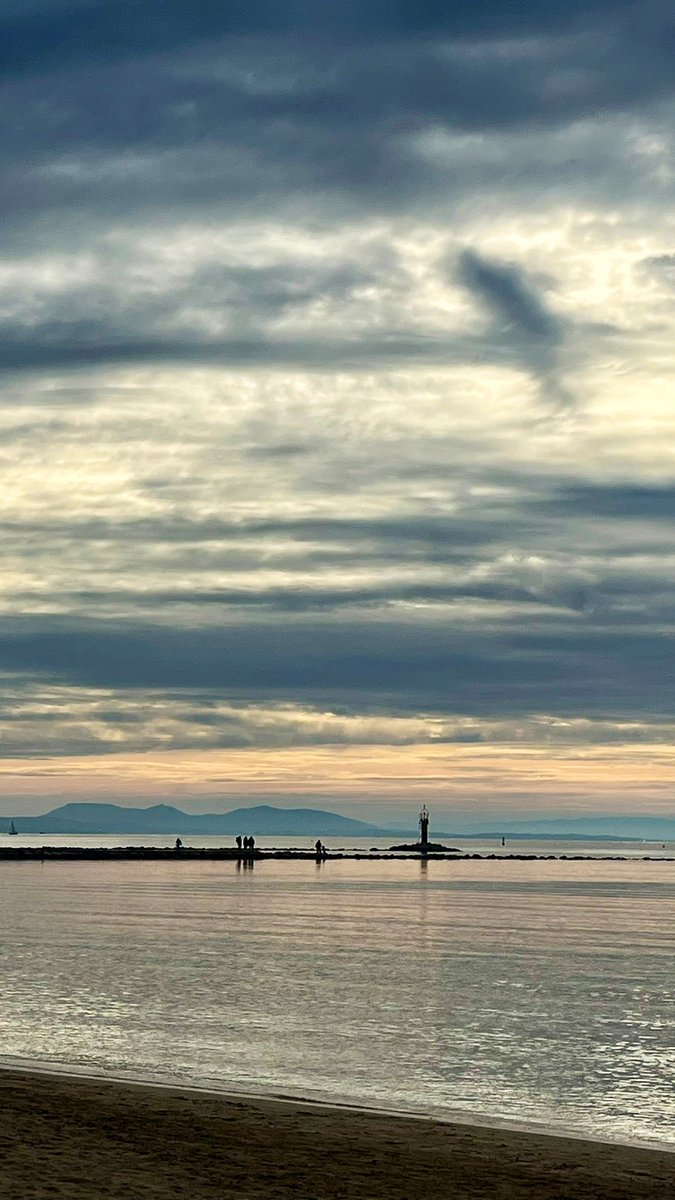 Gràcies per la sobretaula, alcalde.
Amb la bellesa del capvespre de Roses.