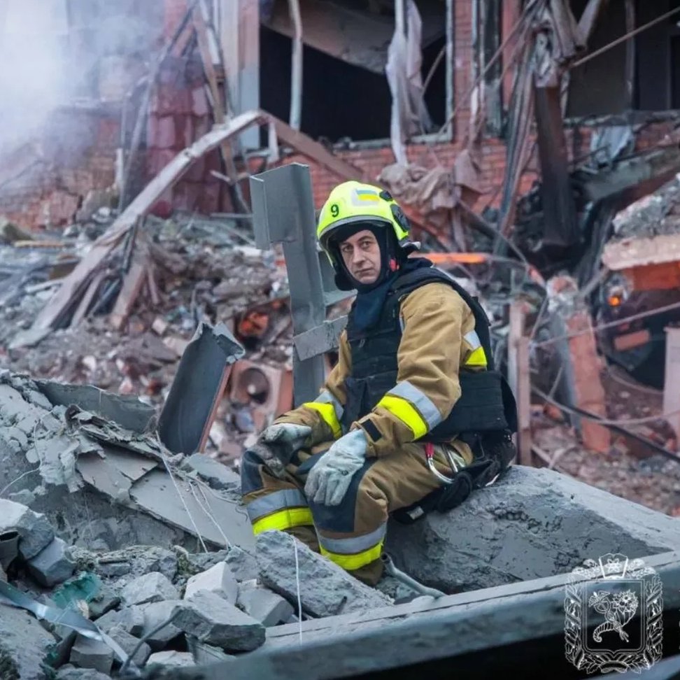 NAFOvoyager's tweet image. russia murdered another Ukrainian child.

The body of a child has just been found under the rubble in Kharkiv.

Search and rescue is still ongoing.