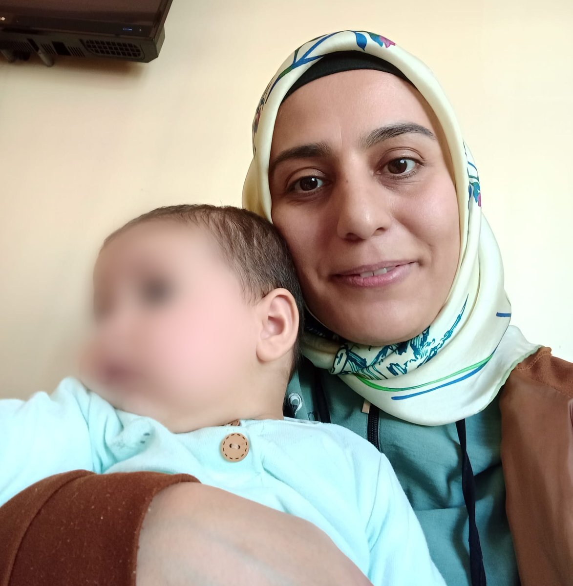 "EŞİM CEZAEVİNDE KANSERE YAKALANDI, TÜMÖR METASTAZ YAPTI, DURUMU CİDDİ"

17 aydır Edirne L Tipi Cezaevinde tutuklu olan, 2 çocuk annesi KHK'lı sınıf öğretmeni Ferah Oktan'a meme kanseri teşhisi konuldu.
 
Eşi Medeni Oktan: 

“Eşime eylülde kanser teşhisi konuldu. Tedavi geciktiği