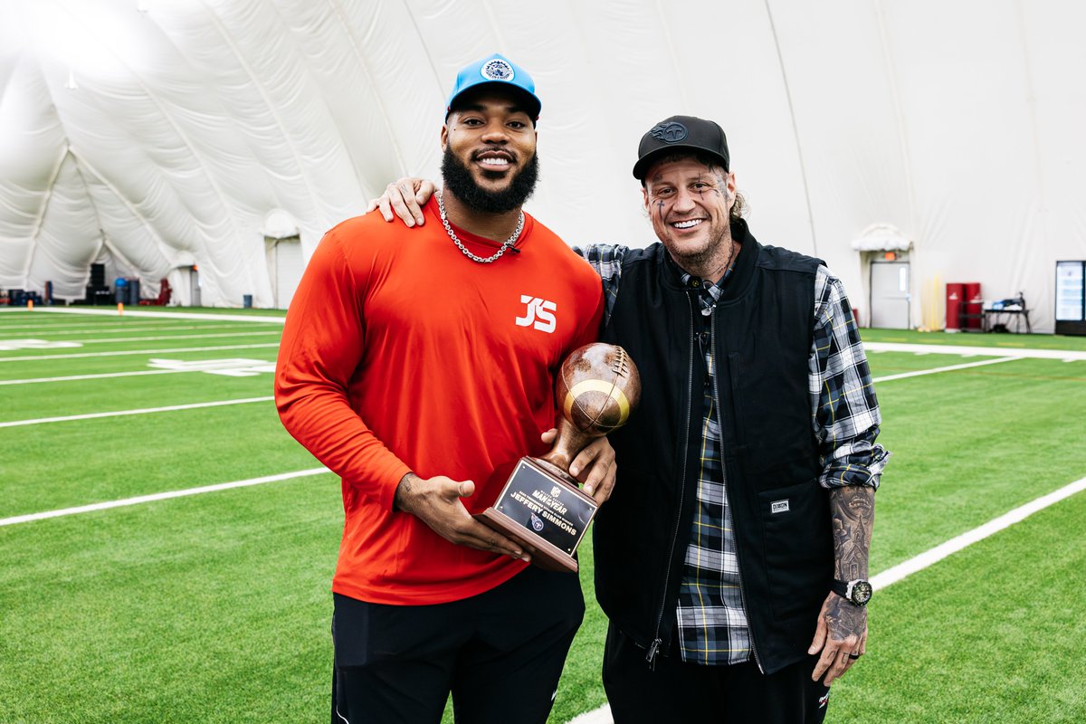 LAST PUSH OF THE DAY! Votes count double tonight — show some love &amp; RT for <a href="/GrindSimmons94/">Jeffery Simmons</a> 💪 #WPMOYChallenge <a href="/Nationwide/">Nationwide</a>