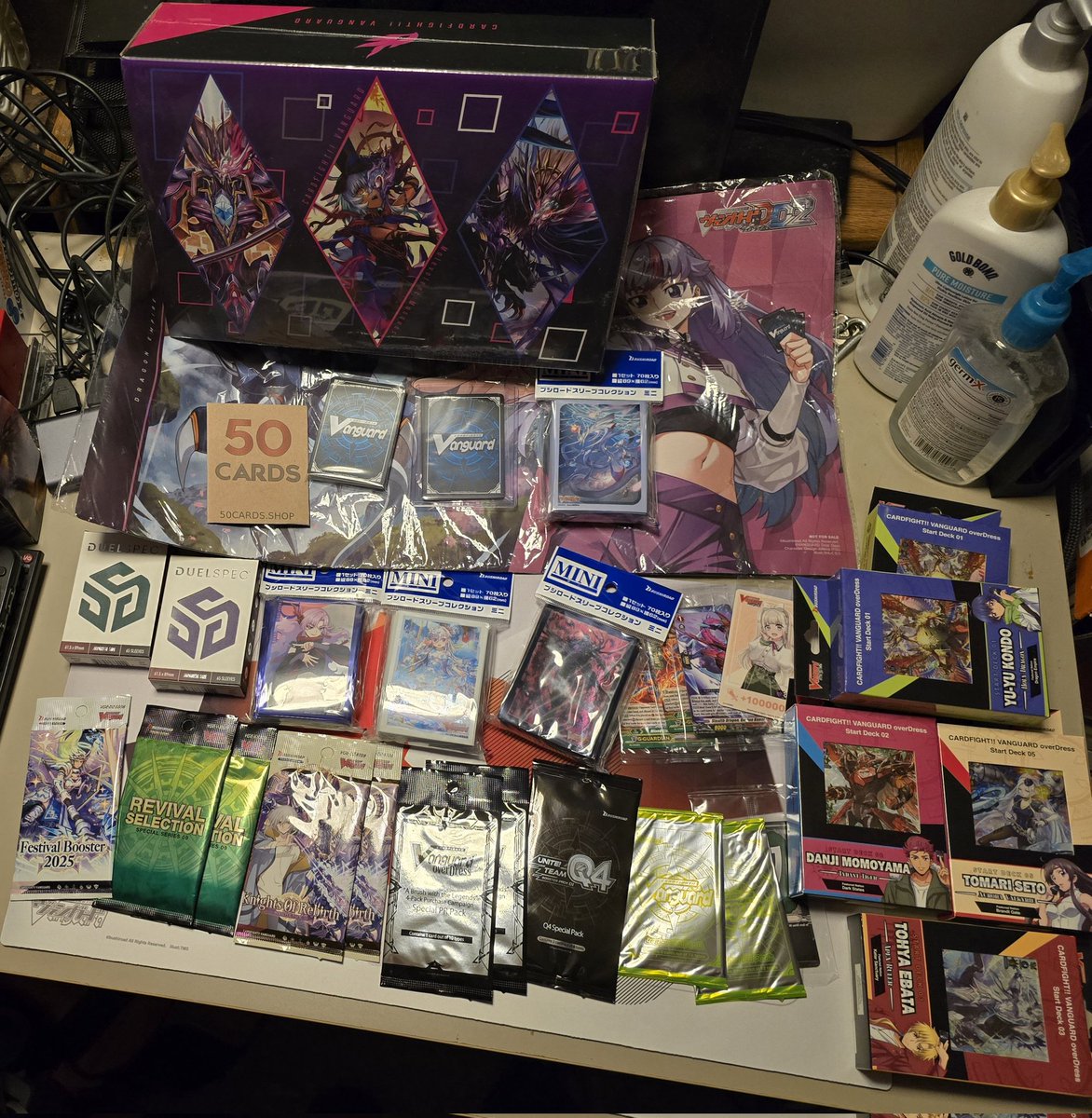 Irregular_Steph's tweet image. Shoutout to @50cardsshop for the amazing free stuff from their Black Friday sale! It was well worth the wait! The product in the top half was my order while the lower half are the freebies I received!
