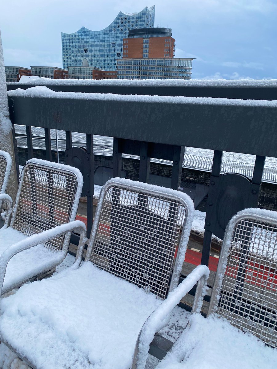 •Kintsugi• tweet media