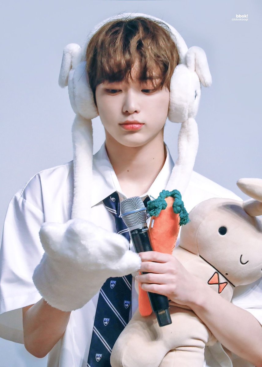 나랑 하루아 둘 중에 한 명은 인간이 아닌듯