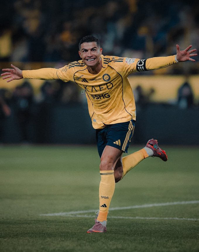 TheHateCentral's tweet image. Cristiano Ronaldo vs Al-Ahli:

0 Goals/Assists
0/4 Shots on Goal
0 Dribbles
1 Big Chance Missed
CR7 Possessions Lost

FESTUS BARNABUS WASIUUUUU,  TIME TO BE A FAMILY MAN 🥹🙏🫡👏