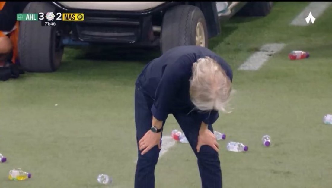 Calcio_223's tweet image. فكرة واحدة تتكرر عليك ضد الاتفاق 
فكرة واحدة تتكرر عليك ضد الاهلي 
فريقك مايضغط قدام لان مهاجمك عمره 40 واجنحتك تهريج بدون كورة ووسطك متفكك ودفاعك يواجه مصيره المحتوم
كل هذه المشاكل عندك وتصر على عنادك وغباءك 
طيب دامك مصر على هالفكرة جهز فريقك للمباراة 
اذا فريقك غير جاهز تقدر…