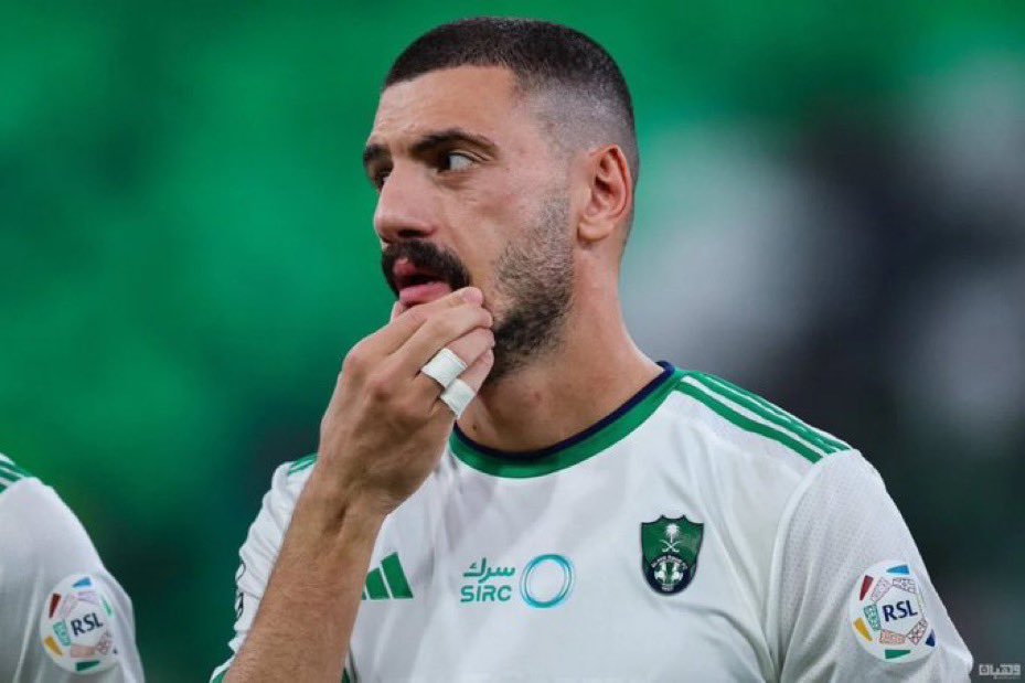 #الاهلي_النصر
صغير الرياض يتعثر مع  أول اختبار 
حقيقي في الدوري …
مباراة قدم فيها الاهلي كل شيء 
مبروك لجماهير القلعه .