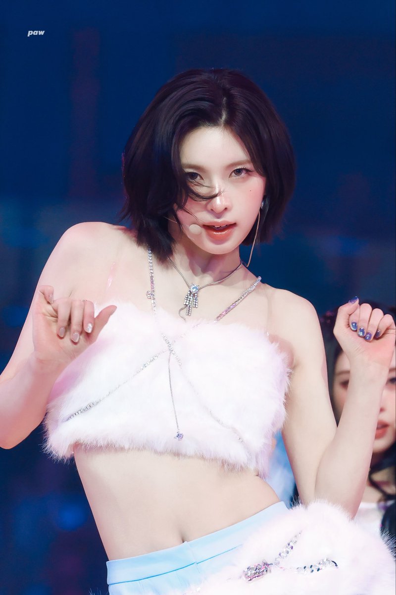 아쉽다..연말이 이렇게 끝나네ㅠㅠ

 #NMIXX #엔믹스 #배이 #BAE