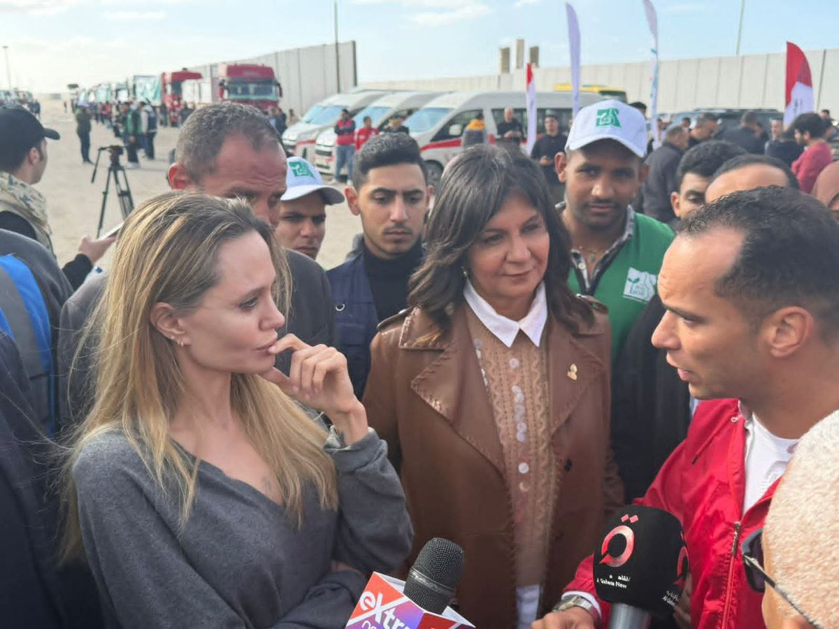 MahalaxmiRaman's tweet image. 🇺🇸🇪🇬🇵🇸⚡️ — #American actress #AngelinaJolie arrived at the #Rafah border crossing on the #Egyptian side on a humanitarian visit to assess conditions for injured #Palestinians and review ongoing aid efforts for the #Palestinian people.
