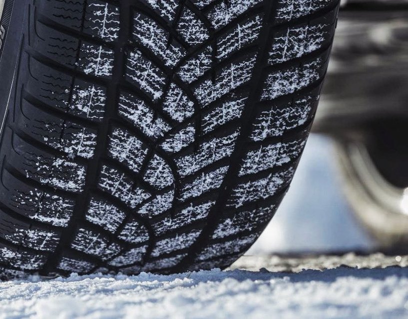 Treadmarkltd's tweet photo. Cold roads don’t forgive the wrong tyres. They just expose them ❄️

As temperatures drop, summer tyres harden and lose grip.

📞 Get booked in and stay in control this winter - 0115 9314444

#TreadmarkWheelsandTyres #WinterTyres #ColdWeatherDriving #RoadSafety #StaySafe https://t.co/y2iyfdaTJC