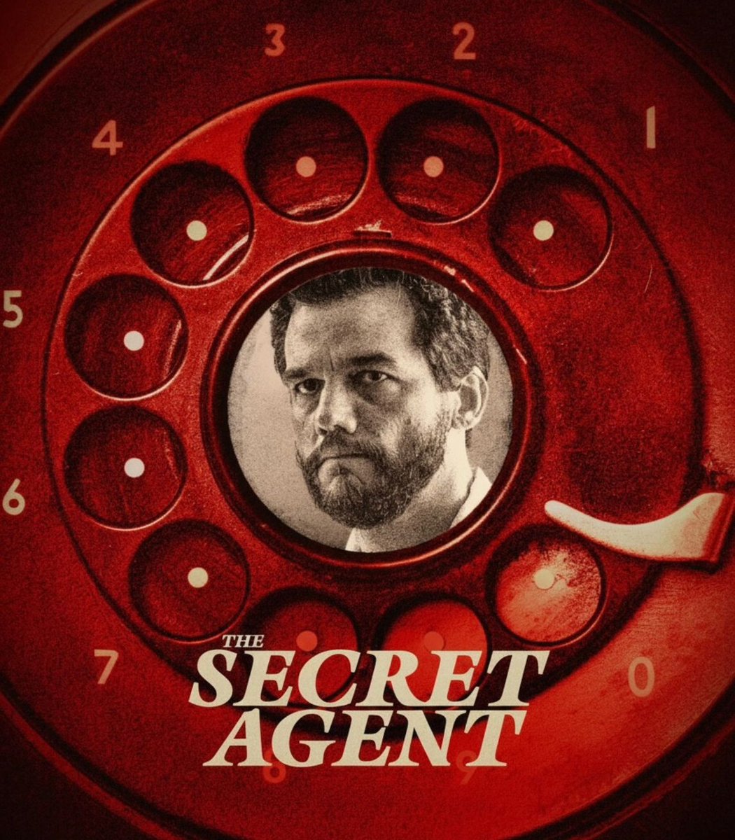 O diretor Kenneth Lonergan (Manchester à Beira-Mar) elegeu ‘O Agente Secreto’ como um de seus filmes favoritos de 2025:

“Kleber Mendonça Filho é o que se chama de cinéfilo. Como Martin Scorsese ou François Truffaut, ele é uma enciclopédia viva do cinema. Como eles, é apaixonado