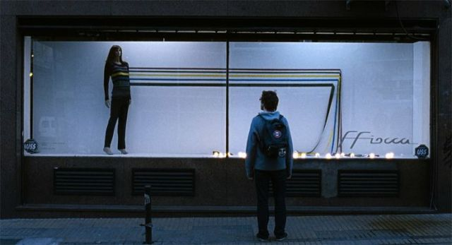 "Si aún cuando sé a quien estoy buscando no lo puedo encontrar ¿cómo voy a encontrar a quién estoy buscando si ni siquiera sé cómo es?" Medianeras (2011)