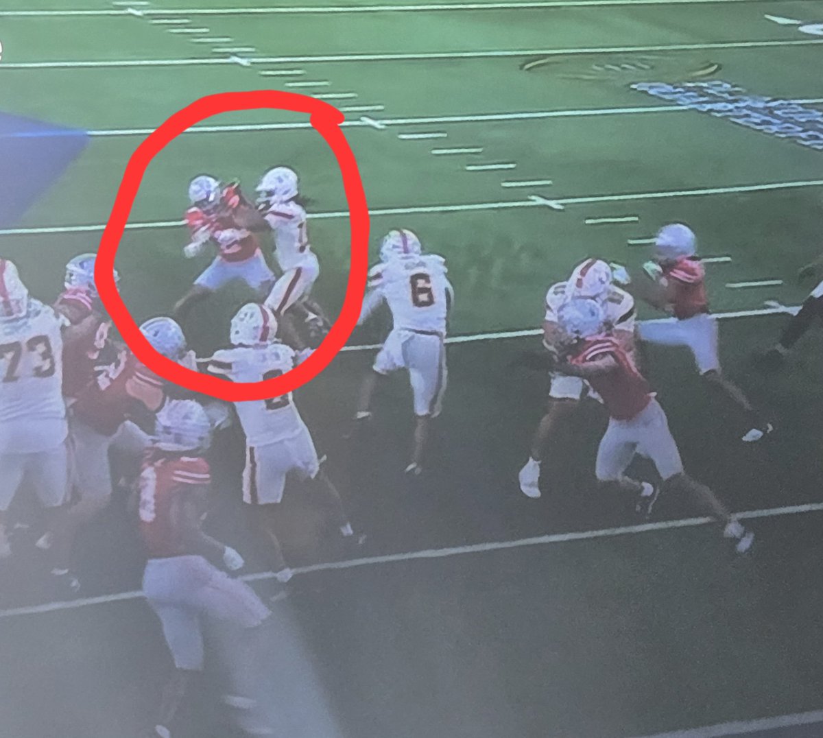 KingDee_305's tweet image. All-American Safety Downs gettin bullied on a block by a True Freshman in Malachi😂😂😂 #GoCanes