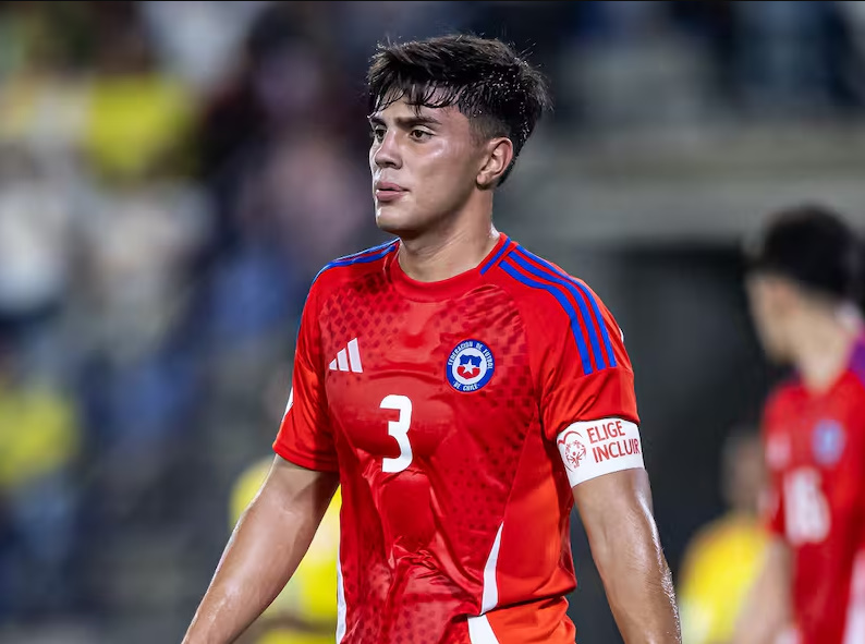 Bruno Torres central categoría 2008 estará en la pretemporada con Colo-Colo

Fue el capitán de Chile en el Sudamericano Sub 17 y fue figura en el Colo-Colo sub 18 campeón

Un central con gran juego aereo y rapida salida del fondo. Tendrá una gran oportunidad para pelear un puesto