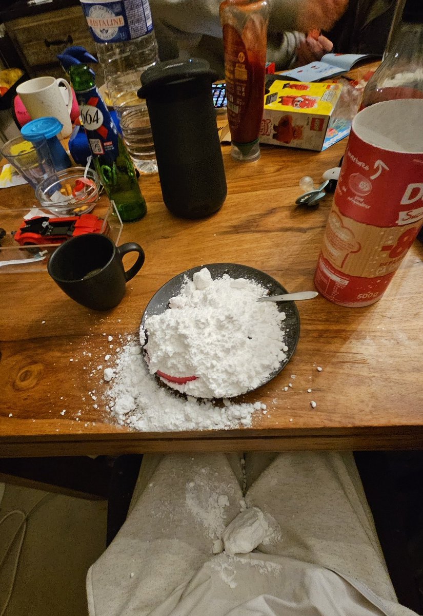 la_necr0se's tweet image. Je savais pas ca s'ouvrait le sucre glace