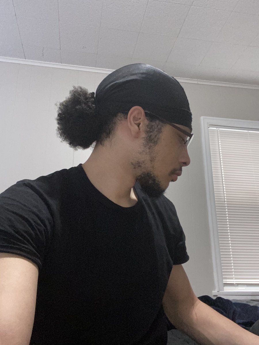 Zae1Hundo's tweet photo. back scruffy cuz these barbers ass out here. 🤦🏽‍♂️ https://t.co/yu7xb96ovd