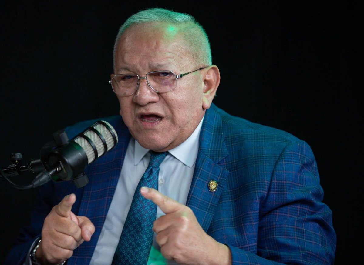 Por la calle del Medio tweet media