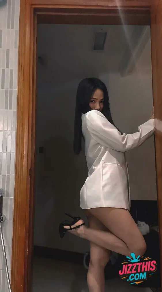 jizzthiscom's tweet image. Vanisha2 owning the frame in white and your whole outfit just got outclassed jizzthis.com/vanisha2