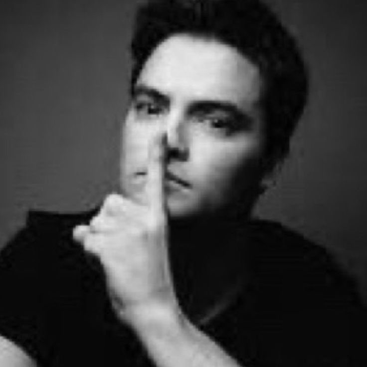 louistshakur's tweet image. o Arana indo embora do galo e o rony ficando realmente é o fim dos tempos mesmo