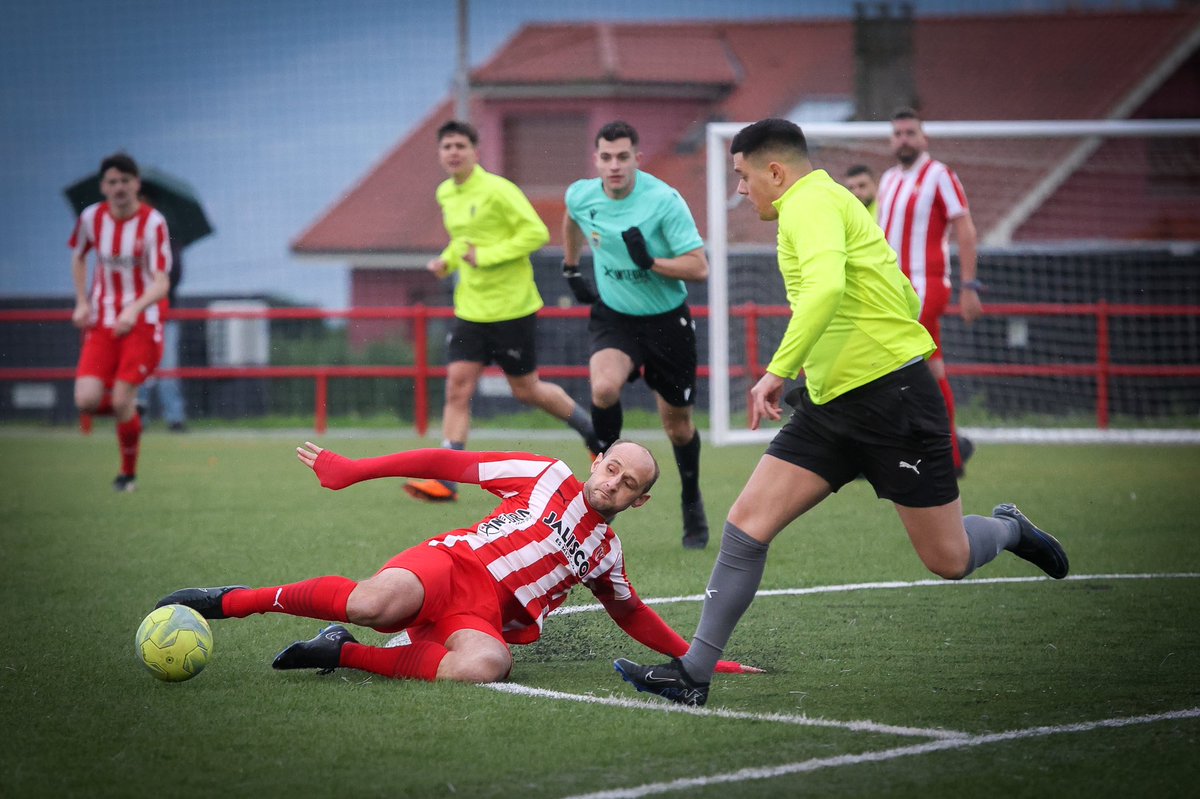 RealSporting's tweet image. 🟥⬜️ Tuiteros, Peñas, Grada 1908, RSG Business y Prensa intentaron jugar al fútbol en 𝑳𝒂 𝑷𝒂𝒄𝒉𝒂𝒏𝒈𝒐𝒏𝒂 𝑰𝑰𝑰.

🔝 El equipo del Club volvió a triunfar ✌🏻, ‘cediendo’ amablemente un puntito 𝘢 𝘭𝘰𝘴 𝘥𝘦𝘭 𝘛𝘸𝘪𝘵𝘵𝘦𝘳.

𝗣.𝗗.: Sigan hablando 🤫😂. 

🫶 ¡Gracias!