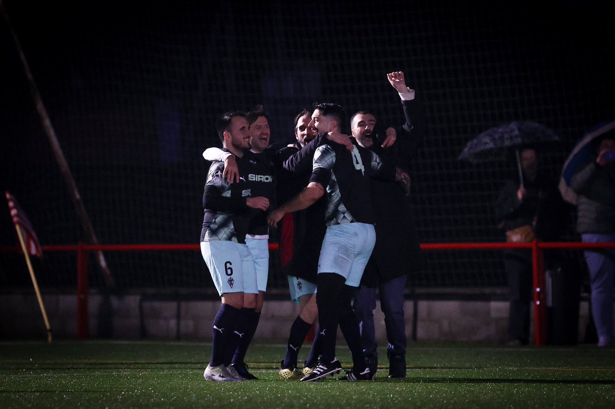 RealSporting's tweet image. 🟥⬜️ Tuiteros, Peñas, Grada 1908, RSG Business y Prensa intentaron jugar al fútbol en 𝑳𝒂 𝑷𝒂𝒄𝒉𝒂𝒏𝒈𝒐𝒏𝒂 𝑰𝑰𝑰.

🔝 El equipo del Club volvió a triunfar ✌🏻, ‘cediendo’ amablemente un puntito 𝘢 𝘭𝘰𝘴 𝘥𝘦𝘭 𝘛𝘸𝘪𝘵𝘵𝘦𝘳.

𝗣.𝗗.: Sigan hablando 🤫😂. 

🫶 ¡Gracias!