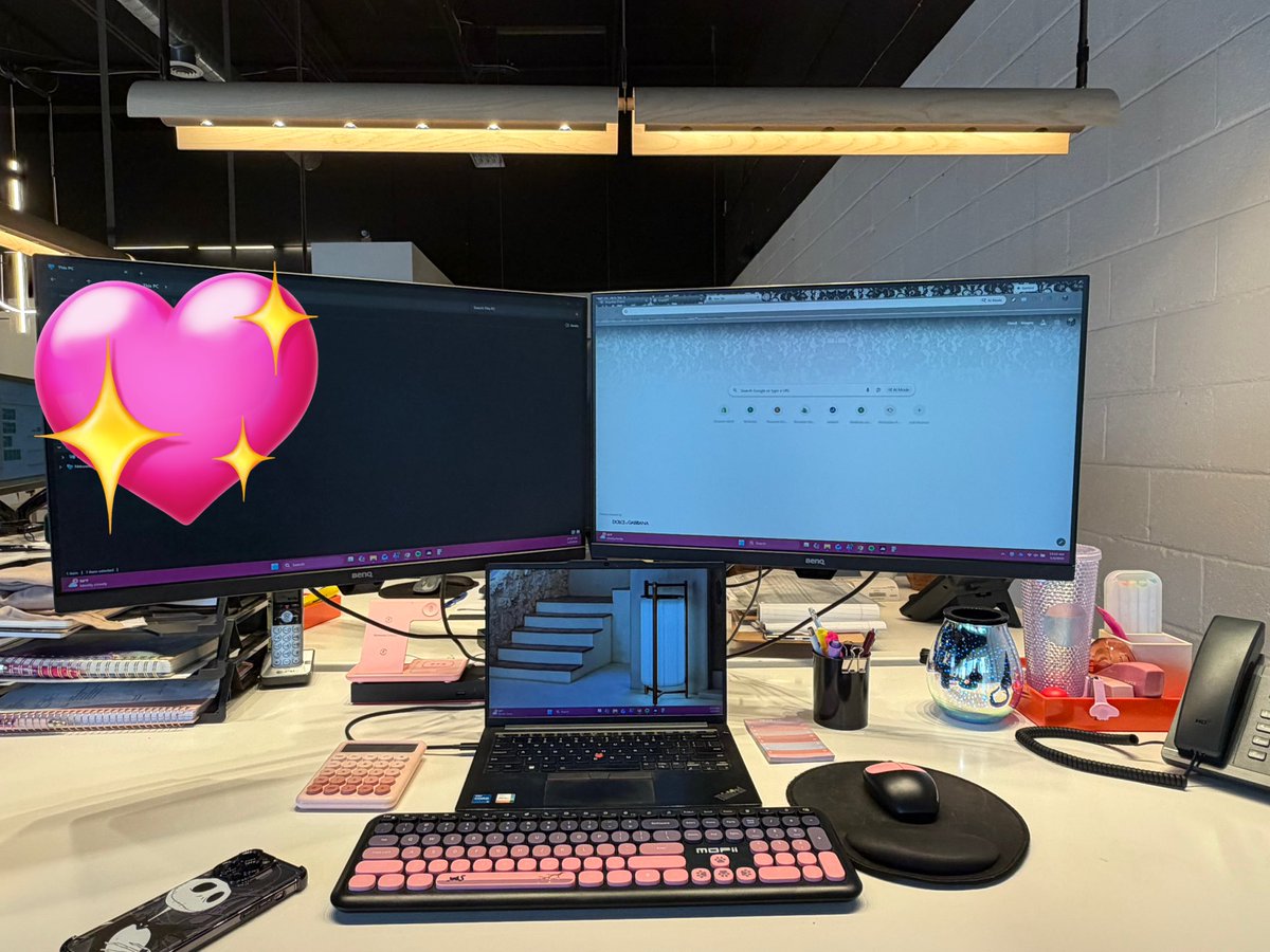 La_Melons's tweet photo. Love the space that you spend your time in, Kind of thing! π«Άπ»β¨ #WorkDesk https://t.co/vnK5HvFQt8