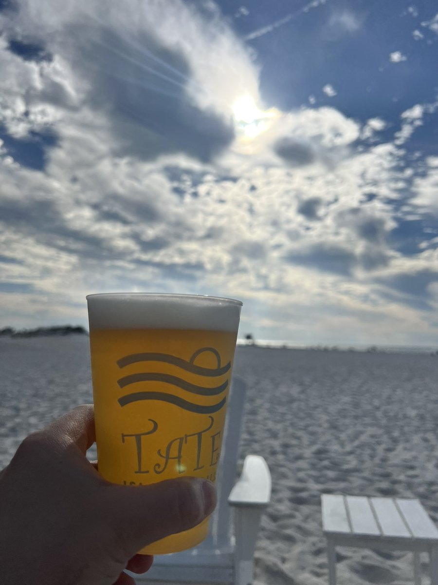 Radzy420's tweet image. Feels great to get out of the cold for a few days. HNY!