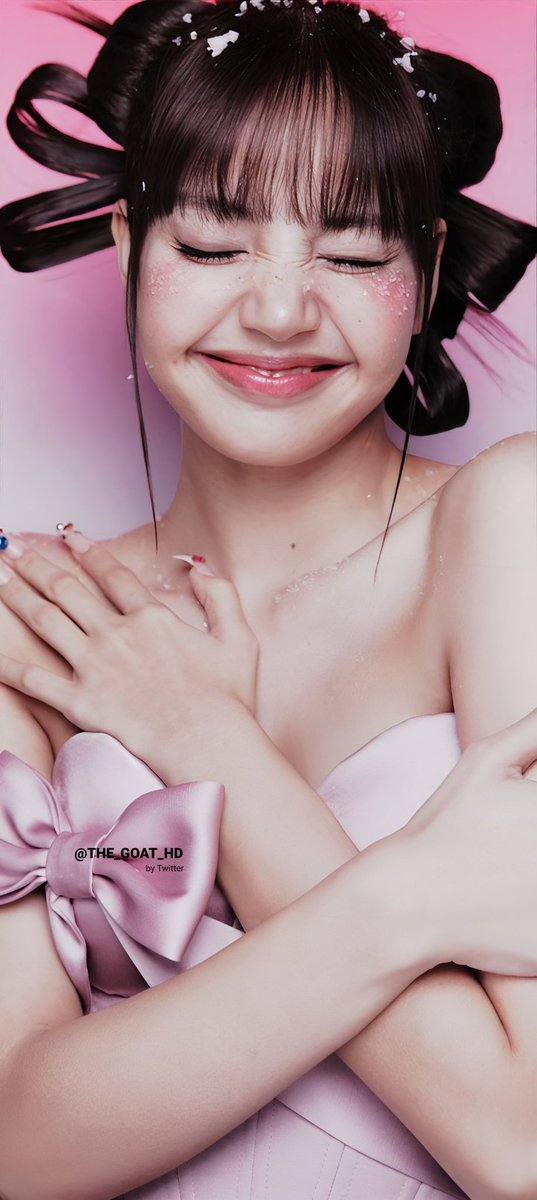 #Lisa
Thai rapper and singer

🐐