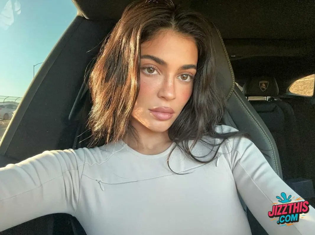 jizzthiscom's tweet image. Kylie Jenner chilling in the Lamborghini and your whole drive just got outclassed jizzthis.com/kyliejenner