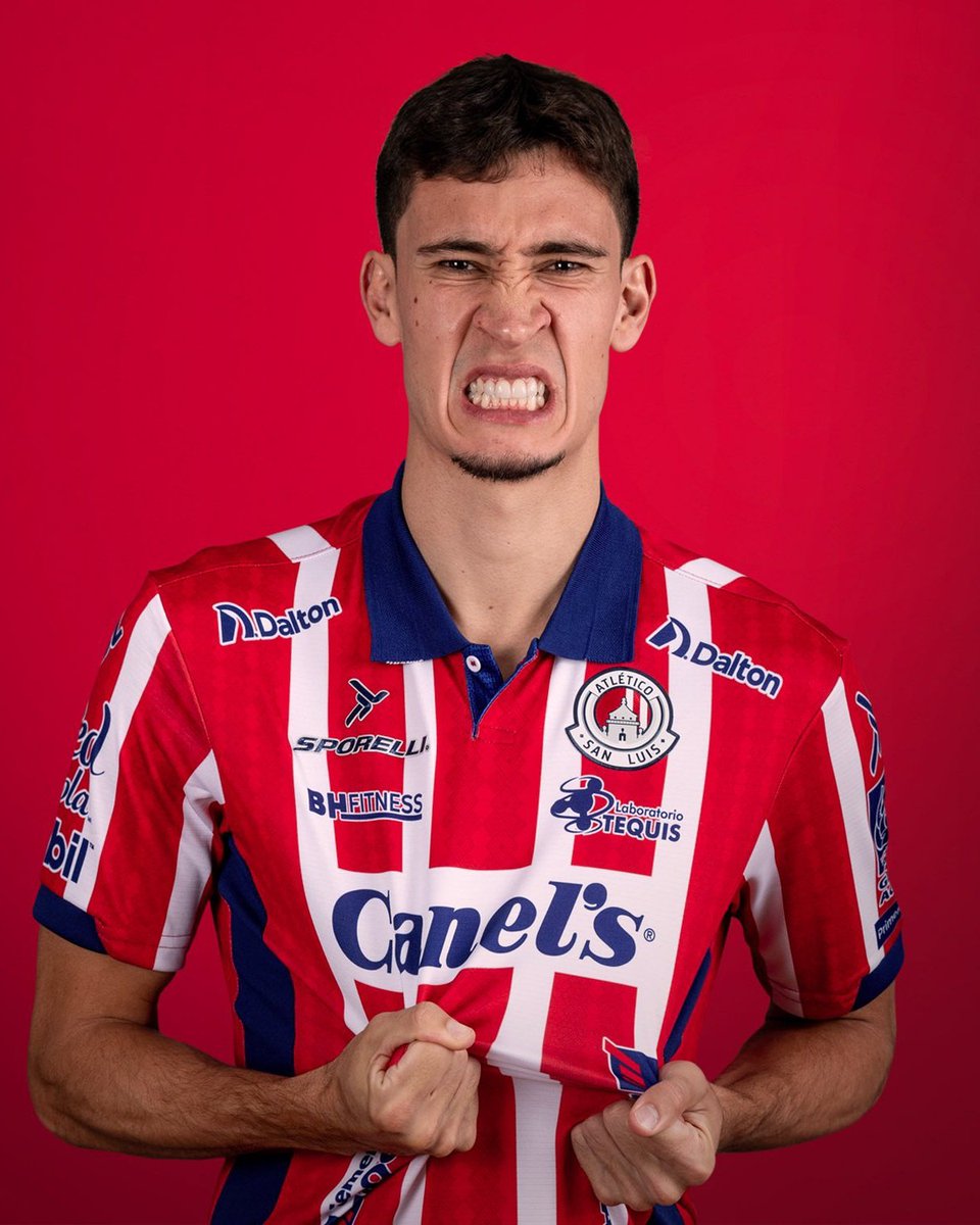 Los futbolistas son fugaces en la actualidad, pero tu te enamoraste de mi amado club y de esta linda ciudad. Dejaste todo por nuestro escudo, con talento y corazón.
Me hiciste amar tu mágico fútbol todos los fines de semana, ver derrochar sexo en cada mediocampo que pisabas.