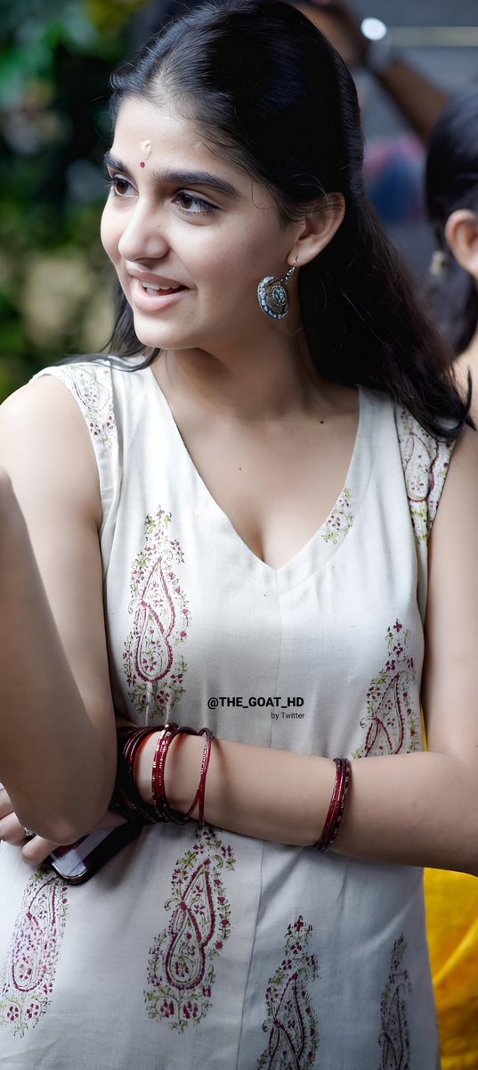 #AnaswaraRajan
Indian actress

🐐