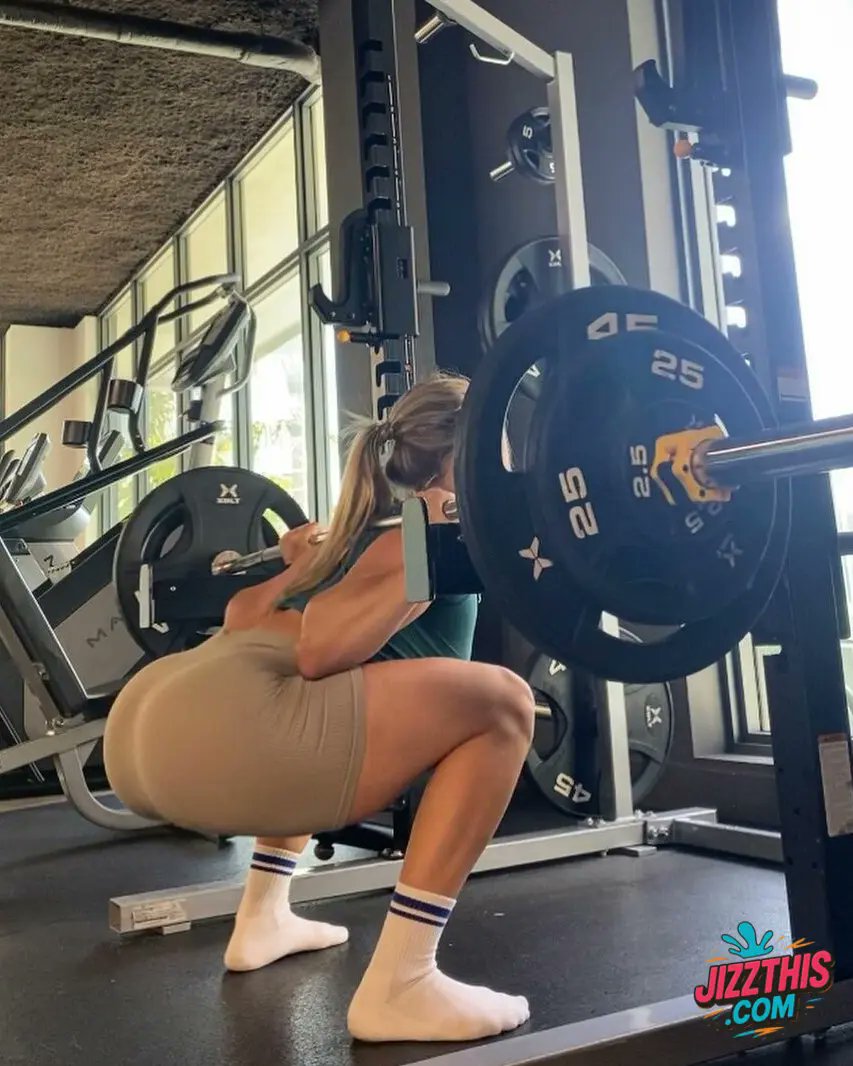 jizzthiscom's tweet image. Ellenvy squatting heavy and the bar just met its match jizzthis.com/ellenvy