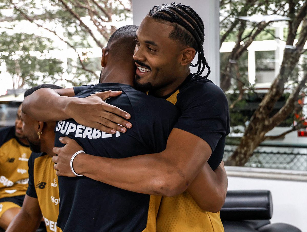 SaoPauloFC's tweet image. Reapresentação no SuperCT para o início da nossa pré-temporada!

#VamosSãoPaulo 🇾🇪

📸 Rubens Chiri e Erico Leonan / São Paulo FC